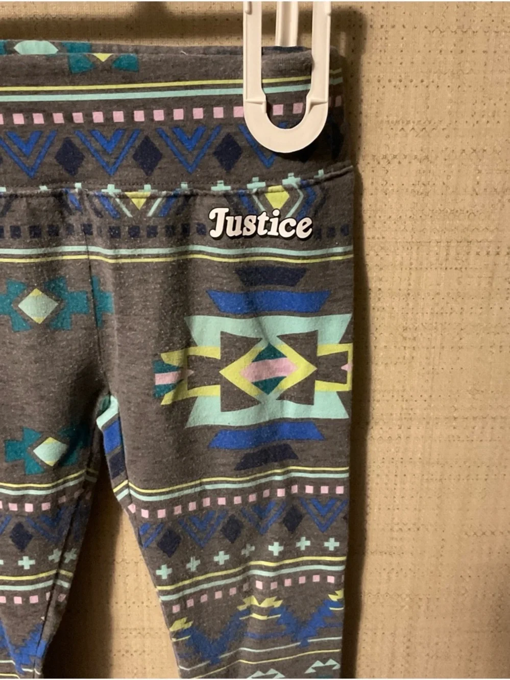 Girls' Gray Aztec Print Stretch Leggings with Teal Accents